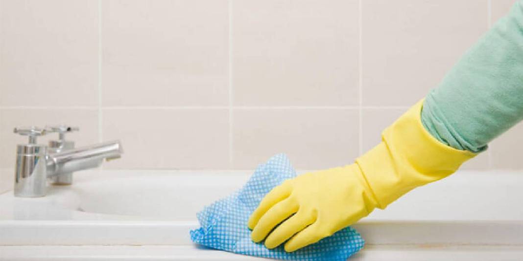 Ne sirke ne karbonat! Duşakabin temizliği artık dakikalar sürüyor: Bu iki malzeme pırıl pırıl yapıyor 3